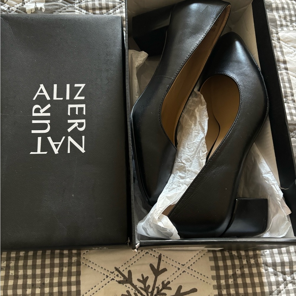 Black 2” closed shoes for women